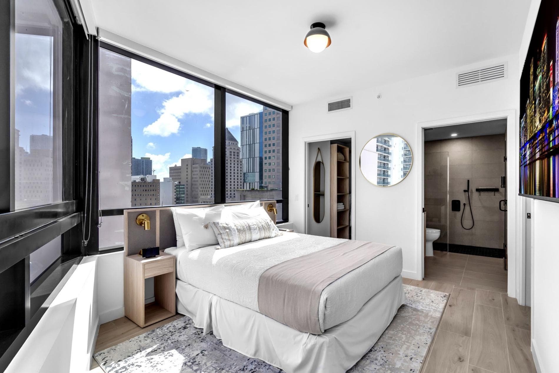 12th Floor Vibe | Downtown Miami 1BR with Rooftop Pool and Spa in FL 33128, USA