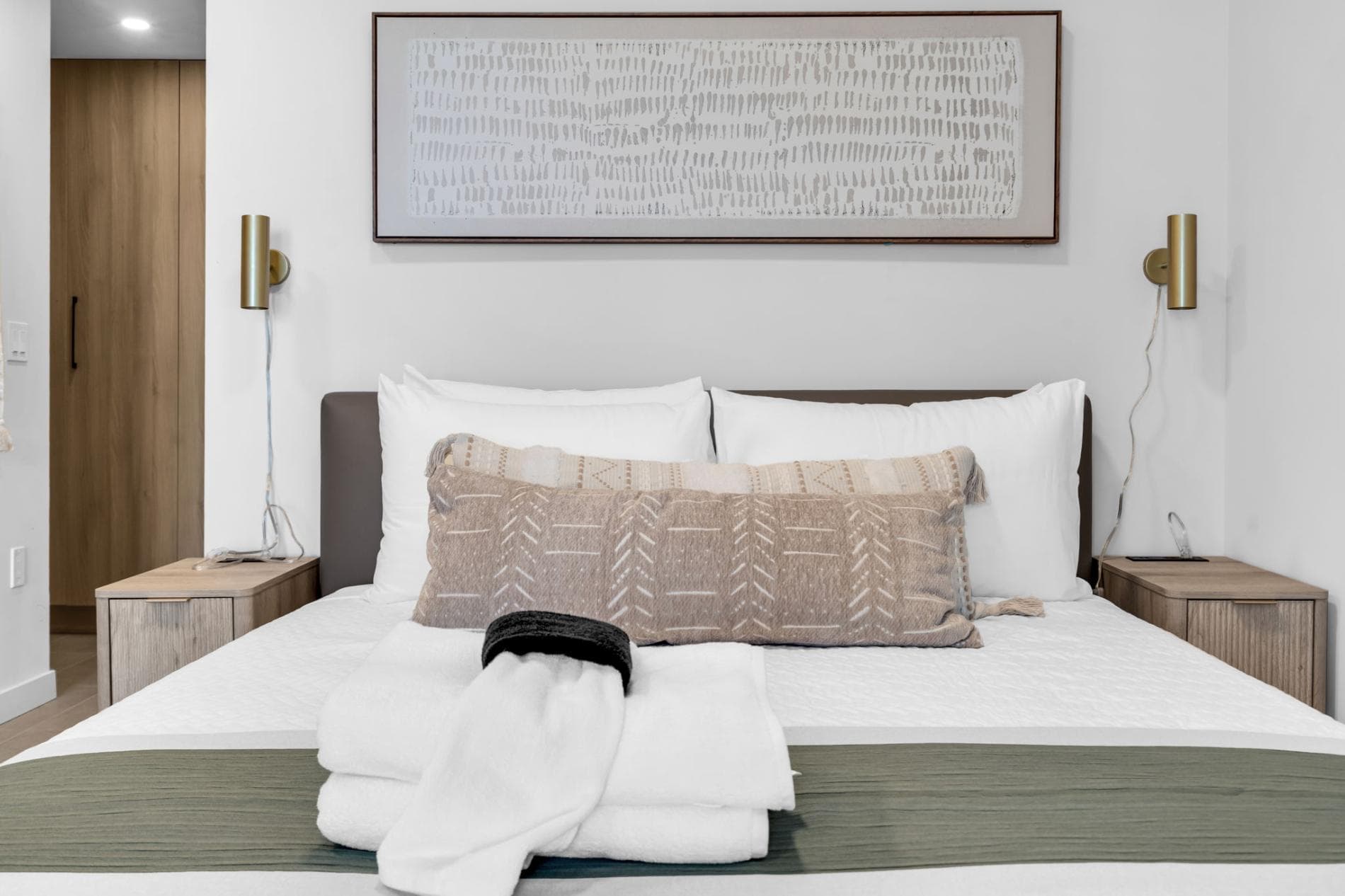 Downtown Studio Vibe | Modern Studio with Rooftop Pool and Gym at District 225 in Miami in FL 33128, USA